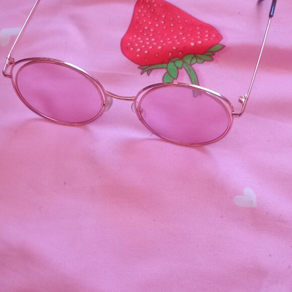 Large pink round tinted sunglasses - Picture 2 of 3